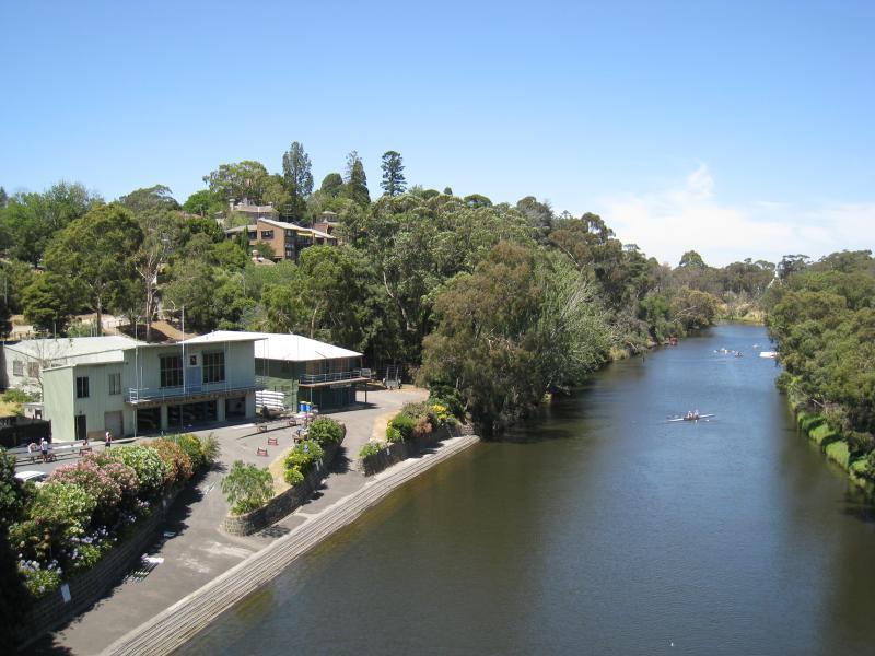 Richmond - Yarra River along eastern border of Richmond with Hawthorn: View south along Yarra River from Hawthorn Bridge towards rowing clubs