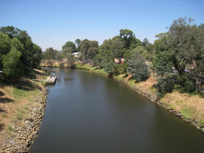 Richmond - Yarra River through loop around Burnley: View south-east along Yarra River from bridge at Swan St