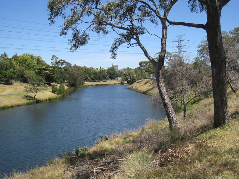 Richmond - Yarra River through loop around Burnley: View south-west along Yarra River, west of MacRobertson Bridge