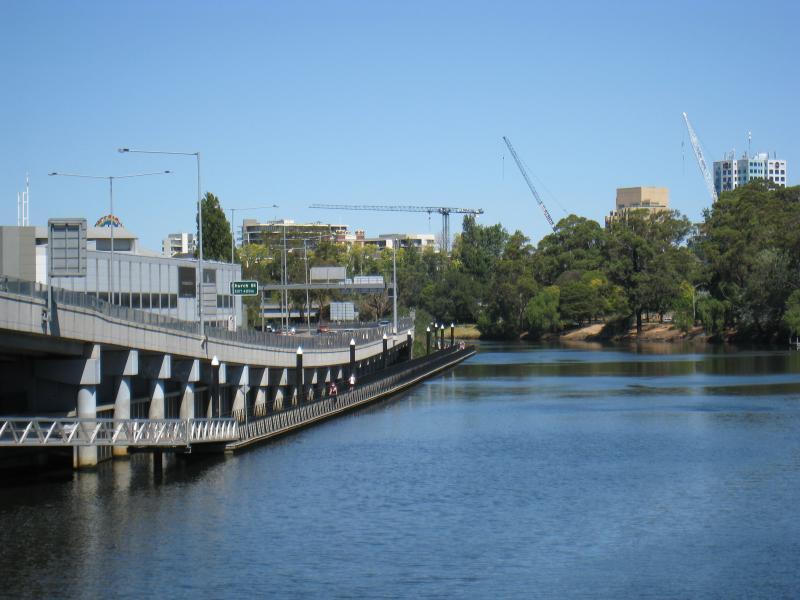 Richmond - Yarra River along southern border of Richmond with South Yarra: View south-east along Yarra River and Monash Fwy from Hoddle Bridge