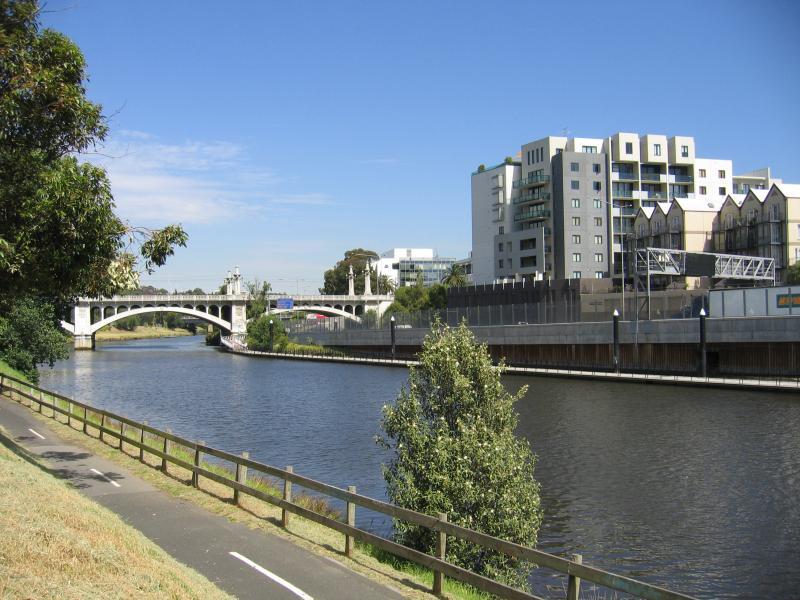 Richmond - Yarra River along southern border of Richmond with South Yarra: View west along Capital City Trail and Yarra River towards Church Street Bridge