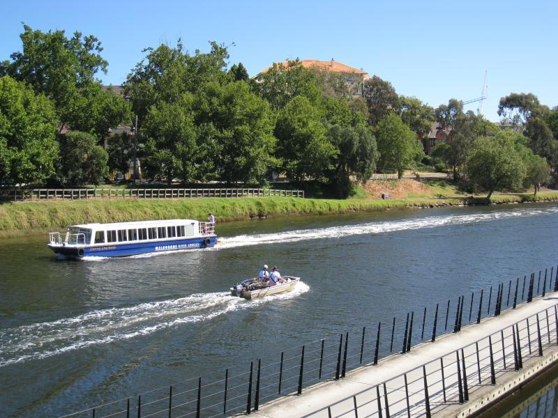 Richmond - Yarra River along southern border of Richmond with South Yarra: View south-west along Yarra River from northern bank near Mary St