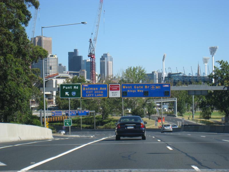 Richmond - Monash Freeway (CityLink) along southern edge of Richmond: View north-west along Monash Fwy towards Punt Rd exit
