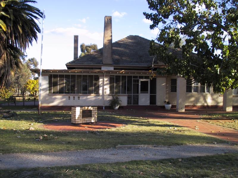 Robinvale - Around the town: Robinswood historic homestead, McLennan Dr