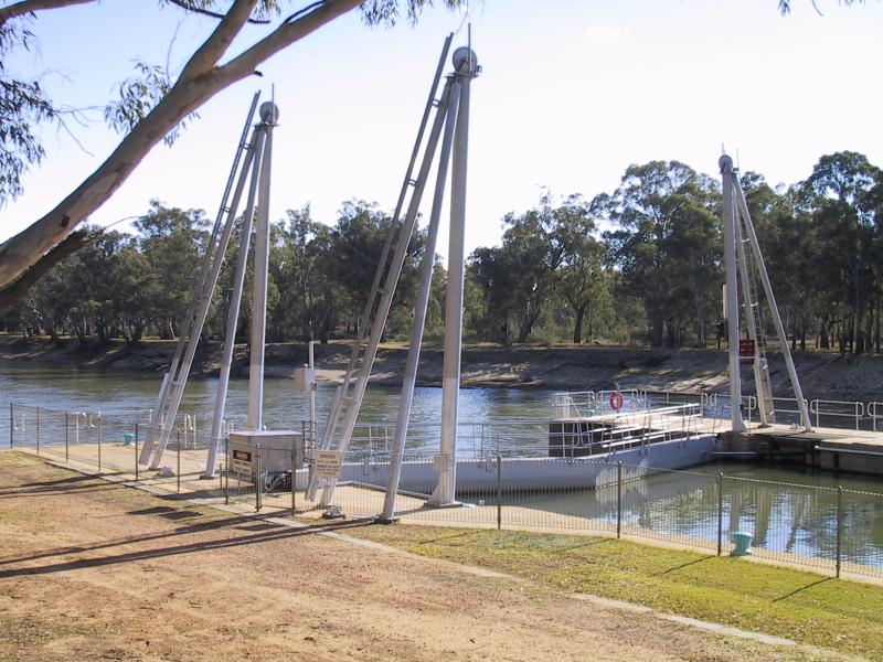 Robinvale - Weir and Lock 15, Murray River: View of lock