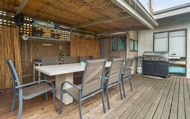 Aloha Beach House Retreat - Outside