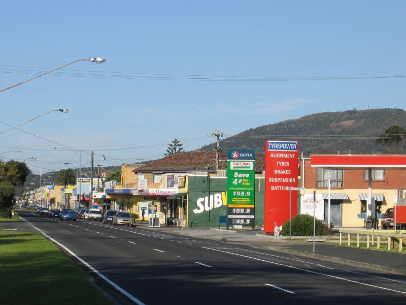 Rosebud - Shops and commercial centre, Point Nepean Road: View east along Pt Nepean Rd towards 4th Av