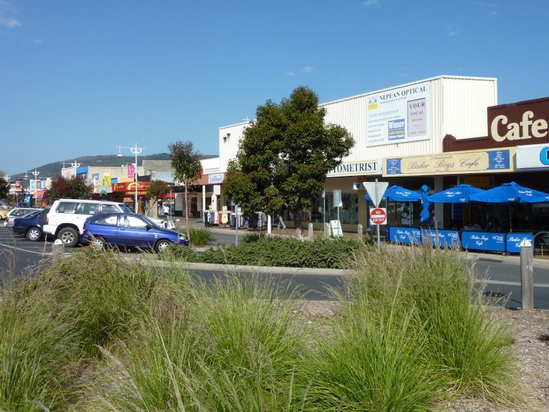 Rosebud - Shops and commercial centre, Point Nepean Road - Car park and shops along Pt Nepean Rd near 9th Av