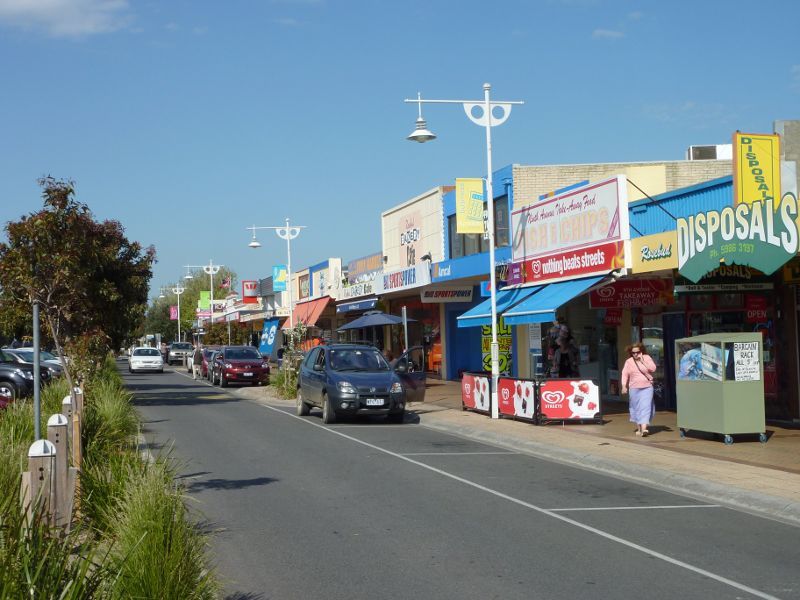 Rosebud - Shops and commercial centre, Point Nepean Road: View east along Pt Nepean Rd east of 9th Av