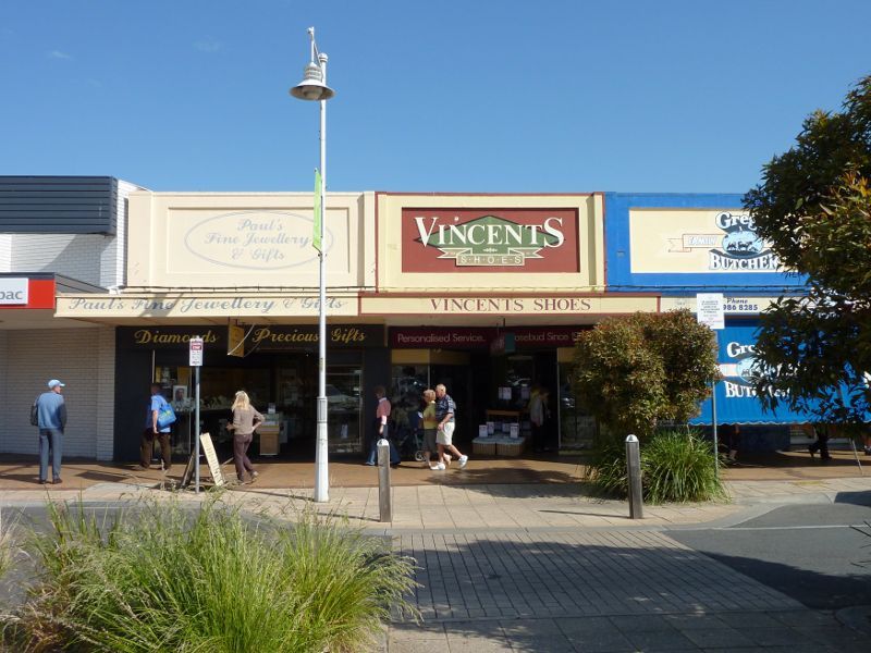 Rosebud - Shops and commercial centre, Point Nepean Road: Shops along Pt Nepean Rd west of Rosebud Pde