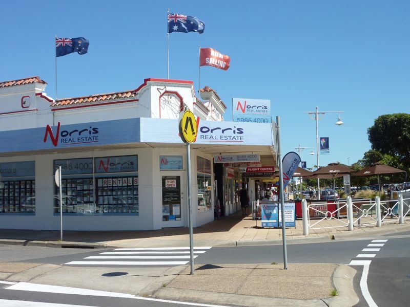 Rosebud - Shops and commercial centre, Point Nepean Road - View west along Pt Nepean Rd at Rosebud Pde