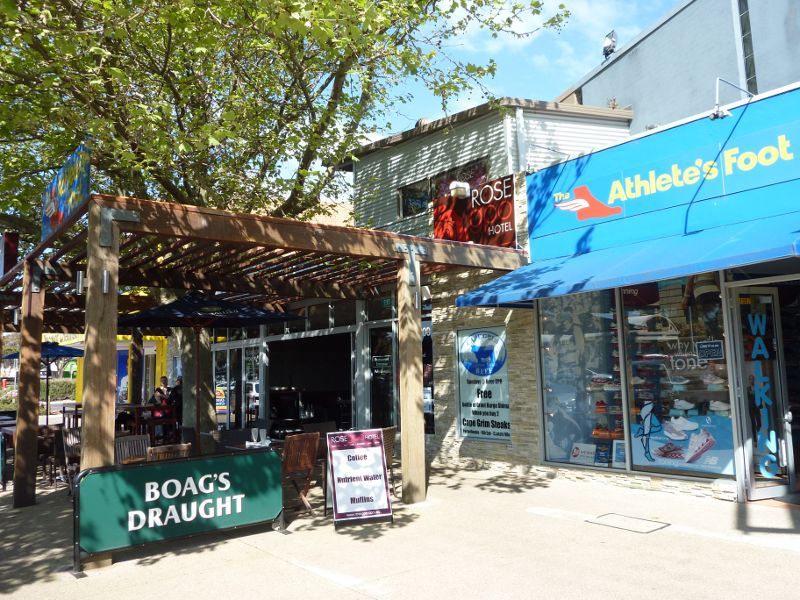 Rosebud - Shops and commercial centre, Point Nepean Road: Rose GPO Hotel, Pt Nepean Rd east of Rosebud Pde