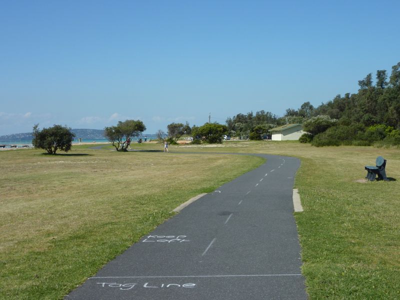 Rosebud - Foreshore reserve and Bay Trail on west side of Rosebud Pier - View east along Bay Trail