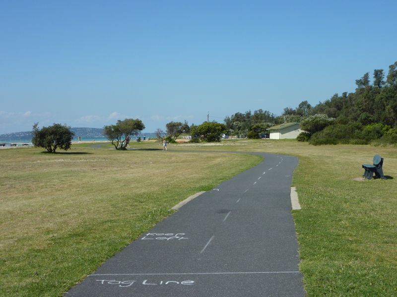 Rosebud - Foreshore reserve and Bay Trail on west side of Rosebud Pier: View east along Bay Trail