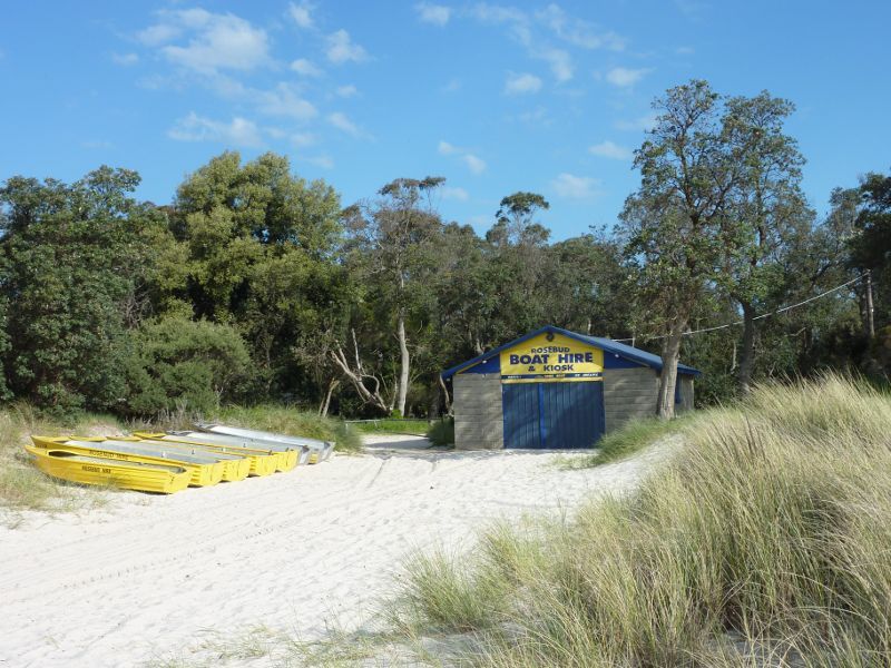 Rosebud - Beach at Tom Salt Park: Rosebud Boat Hire & Kiosk