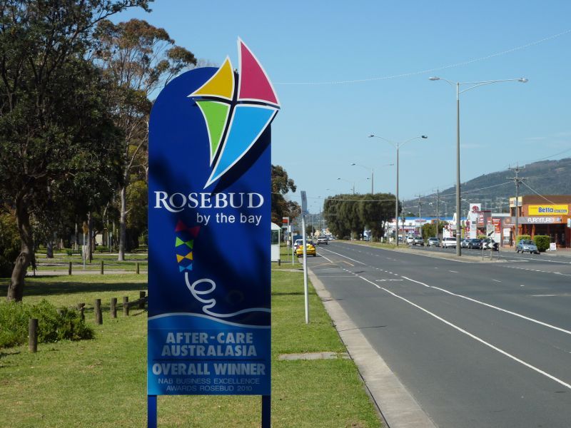 Rosebud - Point Nepean Road through Rosebud: 'Rosebud by the Bay' sign, view east along Pt Nepean Rd towards Rose Av