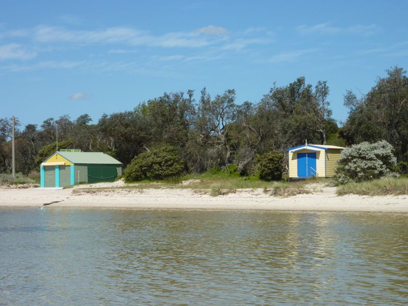 Rosebud - Beach and foreshore reserve east of Percival Street, Capel Sound - View towards beach, boat hire and kiosk