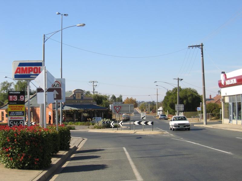 Rutherglen - Commercial centre and shops, Main Street: View south-east along Main St towards Howlong St