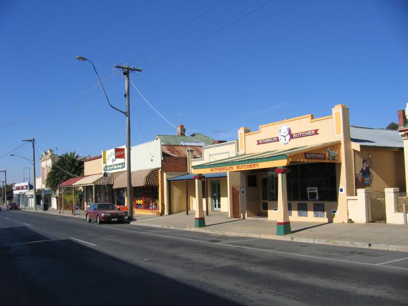 Rutherglen - Commercial centre and shops, Main Street - View south-east along Main St between Howlong St and High St