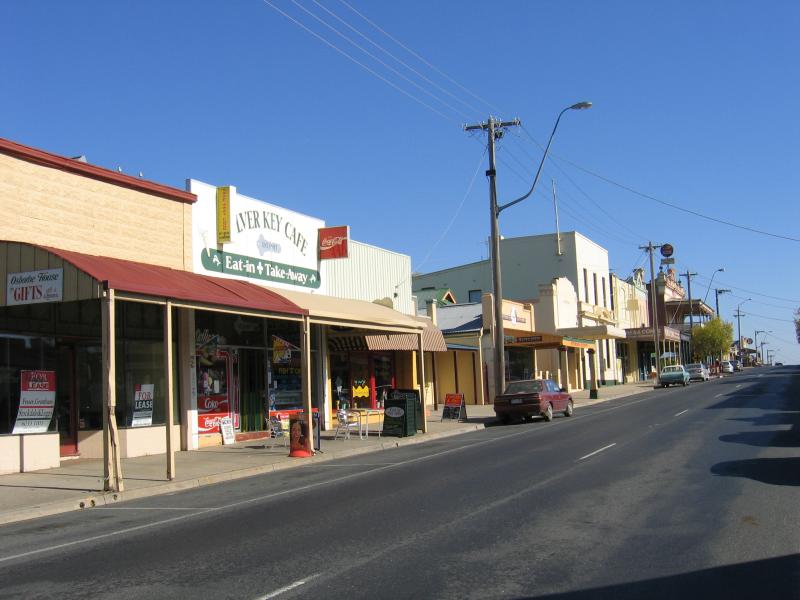 Rutherglen - Commercial centre and shops, Main Street - View north-west along Main St between Howlong St and High St
