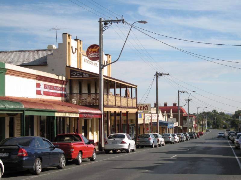 Rutherglen - Commercial centre and shops, Main Street - View north-west along Main St towards Rutherglen Hotel
