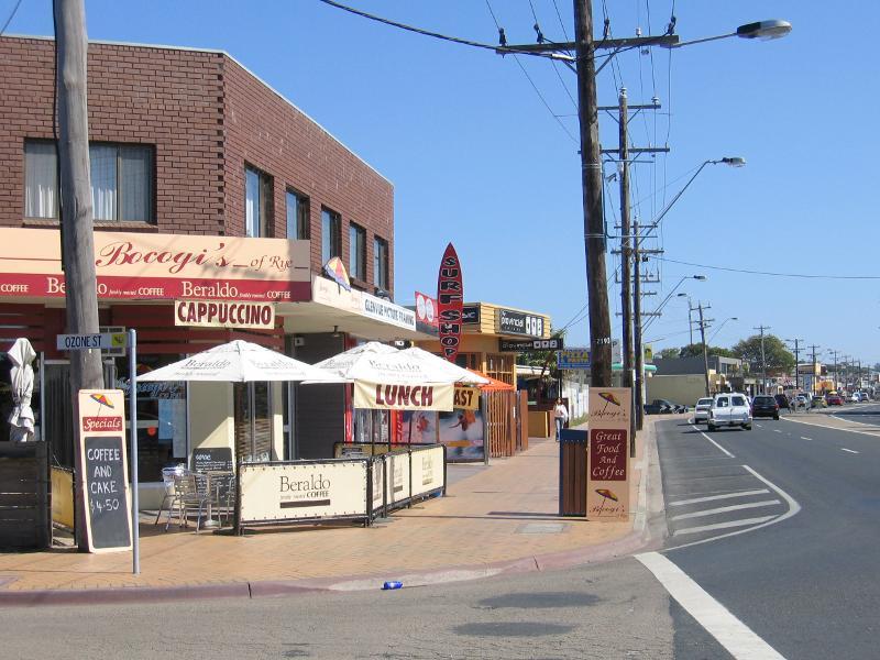 Rye - Commercial centre and shops, Point Nepean Road: View west along Point Nepean Rd at Ozone St