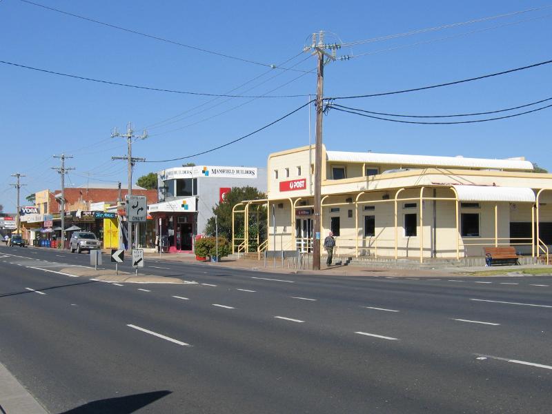 Rye - Commercial centre and shops, Point Nepean Road: View east along Point Nepean Rd at Lyons St towards post office
