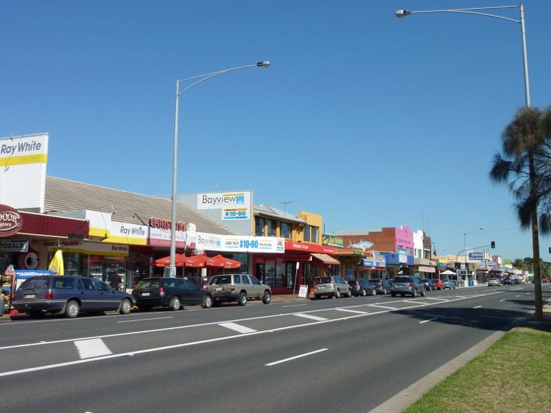 Rye - Commercial centre and shops, Point Nepean Road: View west along Point Nepean Rd between Napier St and Lyons St
