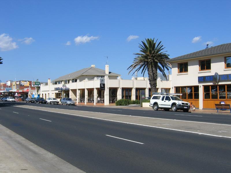 Rye - Commercial centre and shops, Point Nepean Road: Rye Hotel, view east along Point Nepean Rd between Napier St and Dundas St