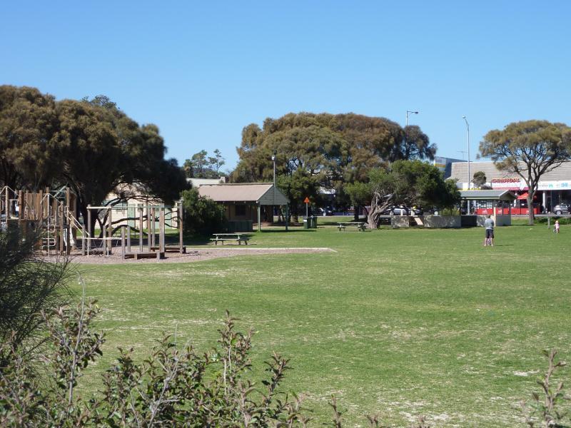 Rye - Foreshore park along Point Nepean Road on east side of Rye Pier: View south through foreshore park towards shops along Point Nepean Rd