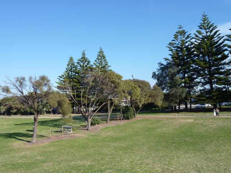 Rye - Foreshore park along Point Nepean Road on east side of Rye Pier: Foreshore opposite Lyons St