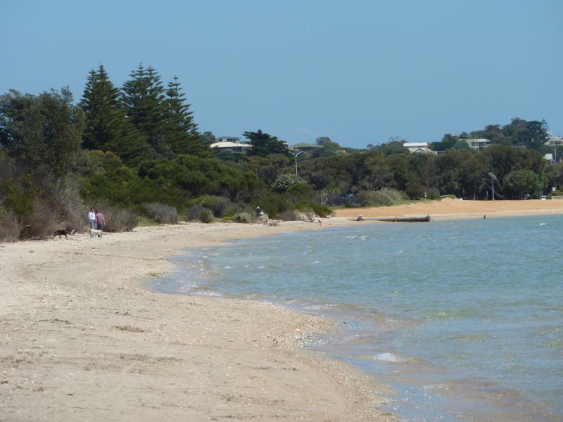 Rye - Coast around Rye Yacht Club: View west along beach