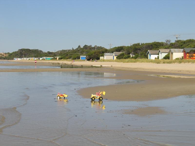 Rye - Beach and foreshore between Tyrone Boat Ramp and Flinders Street: View east along coast towards bathing boxes