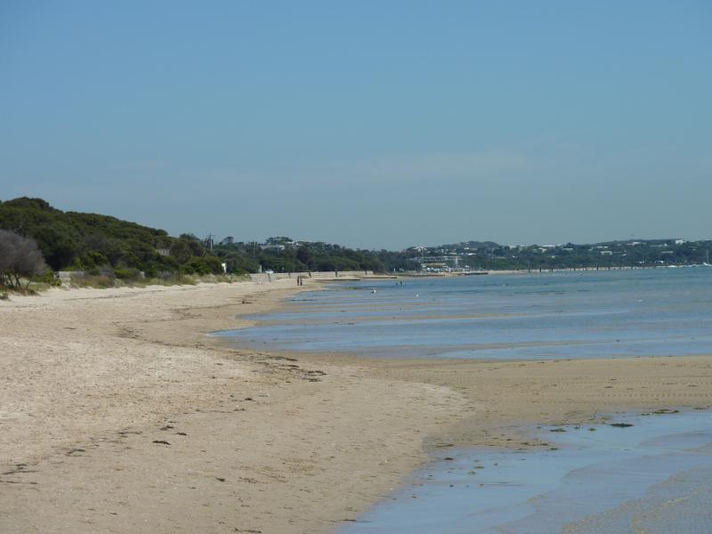 Rye - Beach and foreshore between Tyrone Boat Ramp and Flinders Street: View west along coast at Tyrone Boat Ramp