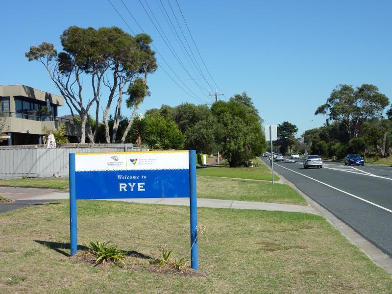 Rye - Around Rye: Welcome to Rye sign, view west along Point Nepean Rd at Marshall St