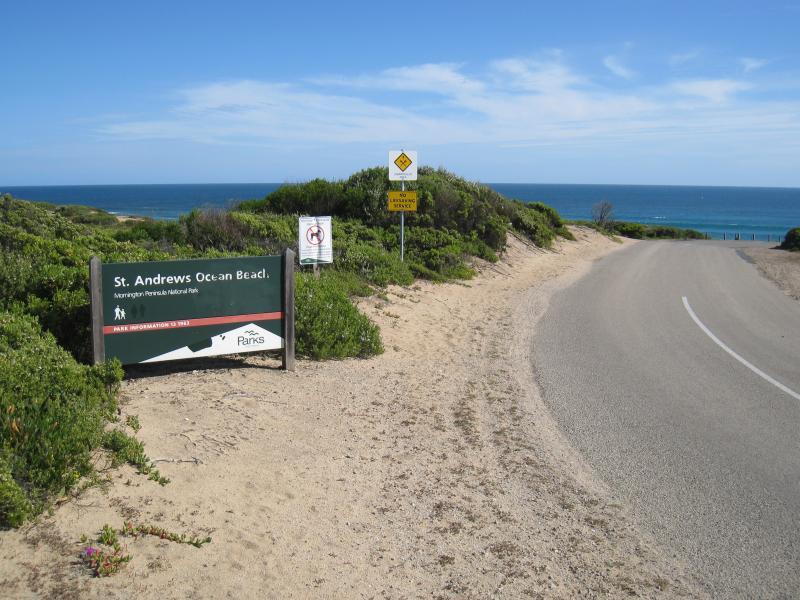 Rye - St Andrews Ocean Beach, Paradise Drive at St Andrews Beach: View south along Paradise Dr towards beach car park