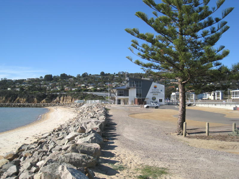 Safety Beach - Beach, coast and foreshore: View north along coast towards Safety Beach Sailing Club