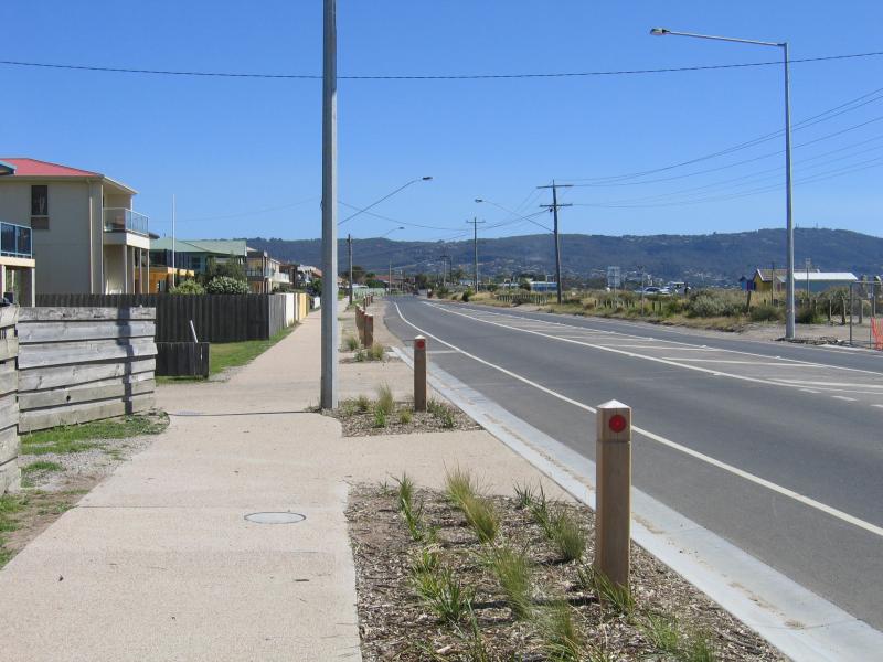 Safety Beach - Marine Drive area: View south along Marine Dr just south of tunnel