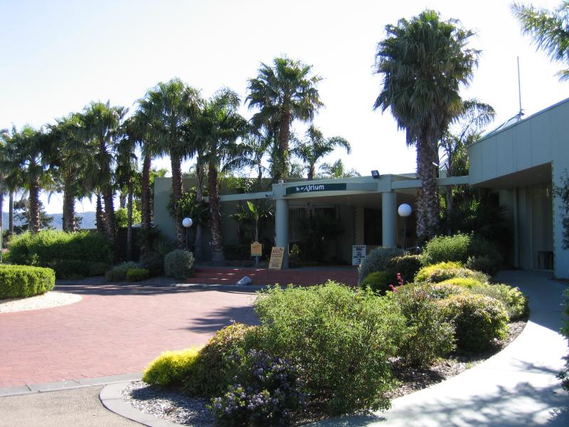 Safety Beach - Safety Beach Country Club: Clubhouse and Atrium Restaurant
