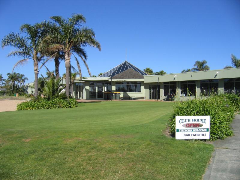 Safety Beach - Safety Beach Country Club: Clubhouse