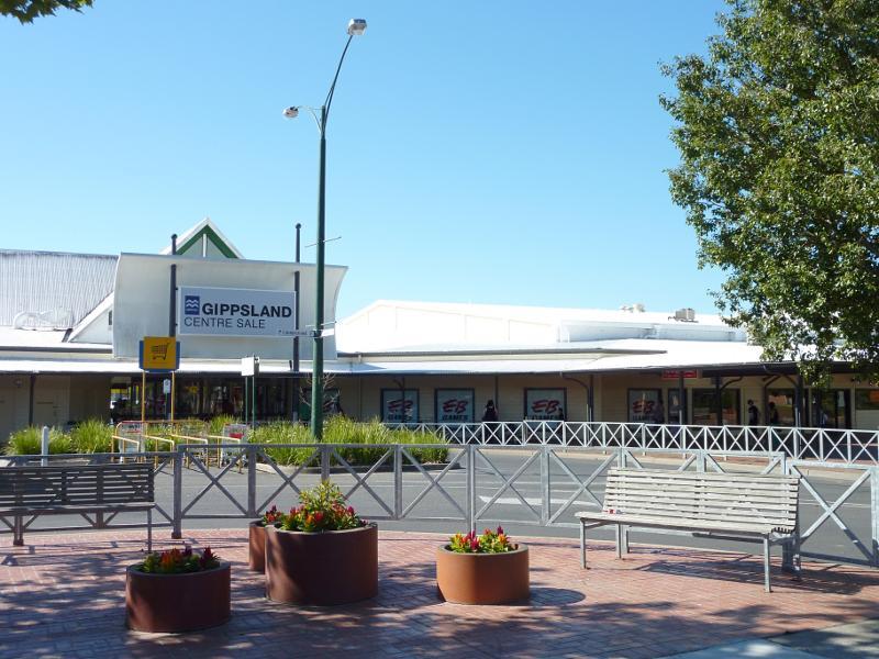 Sale - Commercial centre and shops, Cunninghame Street and Raymond Street: Gippsland Centre Sale, corner Cunninghame St and Desailly St