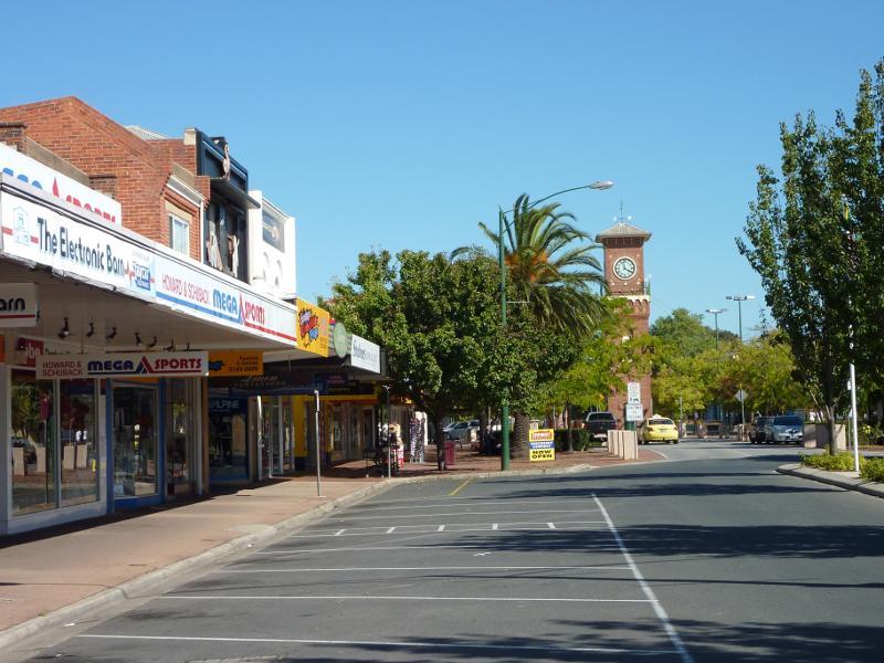 Sale - Commercial centre and shops, Cunninghame Street and Raymond Street: View south along Raymond St towards New Railway Rd