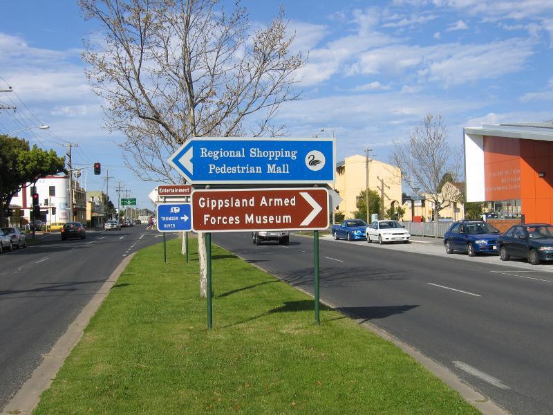 Sale - Princes Highway through Sale: View east along Princes Hwy towards Raymond St