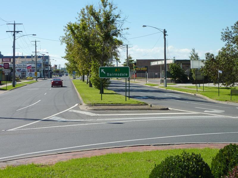 Sale - Princes Highway through Sale: View north along Princes Hwy at Foster St