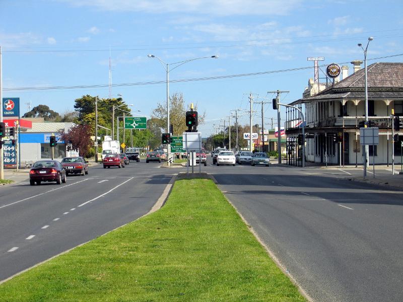 Sale - Princes Highway through Sale: View south along Princes Hwy towards MacAlister St