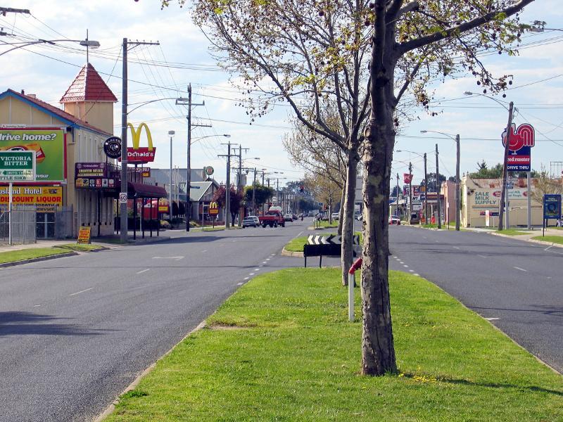 Sale - Princes Highway through Sale: View north along Princes Hwy towards Cunninghame St