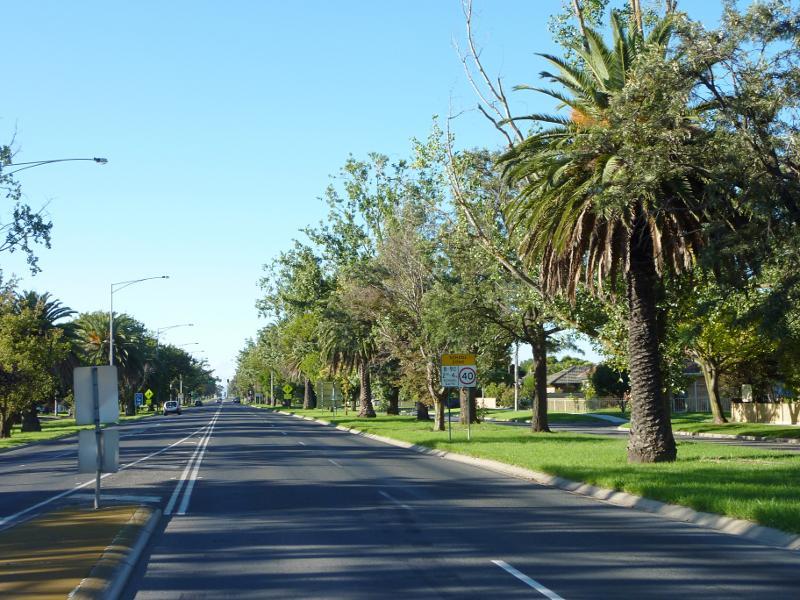 Sale - Princes Highway through Sale: View north along Princes Hwy at Aerodrome Rd