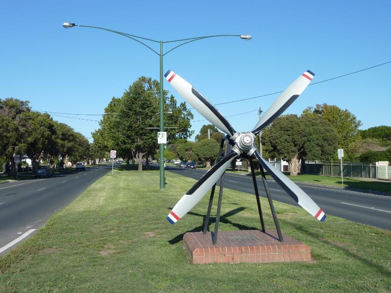 Sale - Princes Highway through Sale: View east along Aerodrome Rd at Princes Hwy
