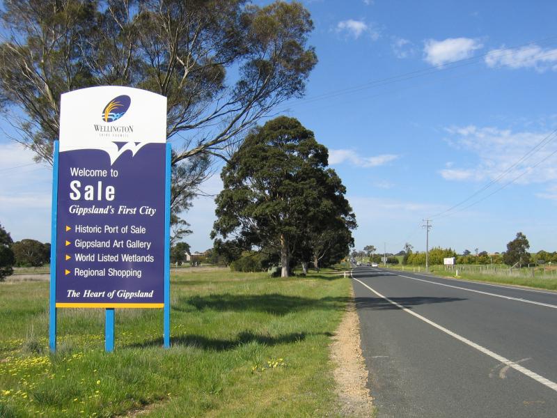 Sale - Around the town: Welcome to Sale sign, Princes Hwy, 4 kilometres west of town centre