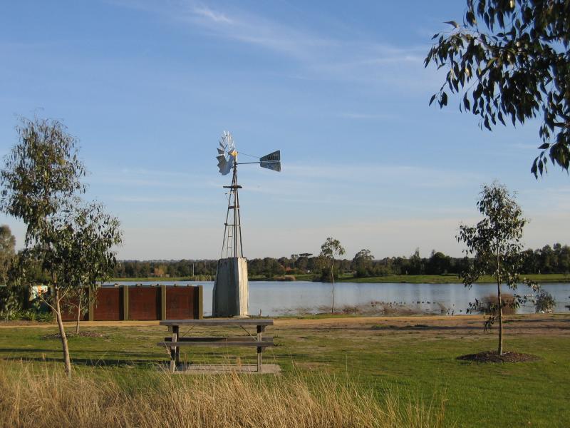Sale - Lake Guyatt: Lake Guyatt, windmill and maze